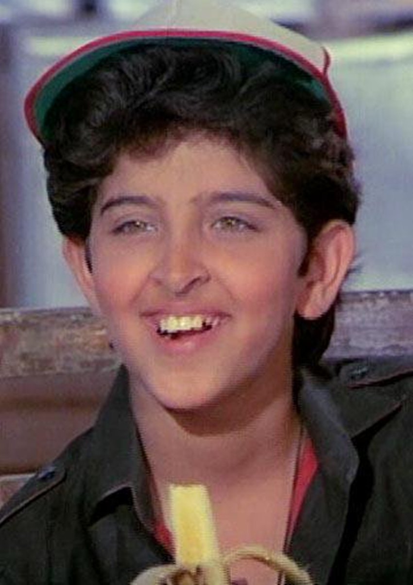 Hrithik Roshan: रितिक रौशन सबसे पहले फिल्म भगवान दादा में बतौर बाल कलाकार दिखे थे। रितिक आज कितने बड़े सुपरस्टार हैं ये उनके लिए लोगों की दीवानगी देख मालूम किया जा सकता है।
