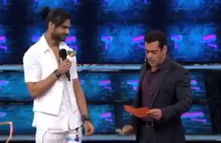 ‘सीनियर हूं तेरे से’ Bigg Boss 13 के कंटेस्टेंट हिंदुस्तानी भाऊ पर एजाज खान ने किया तीखा कमेंट, उल्टा होने लगे ट्रोल..