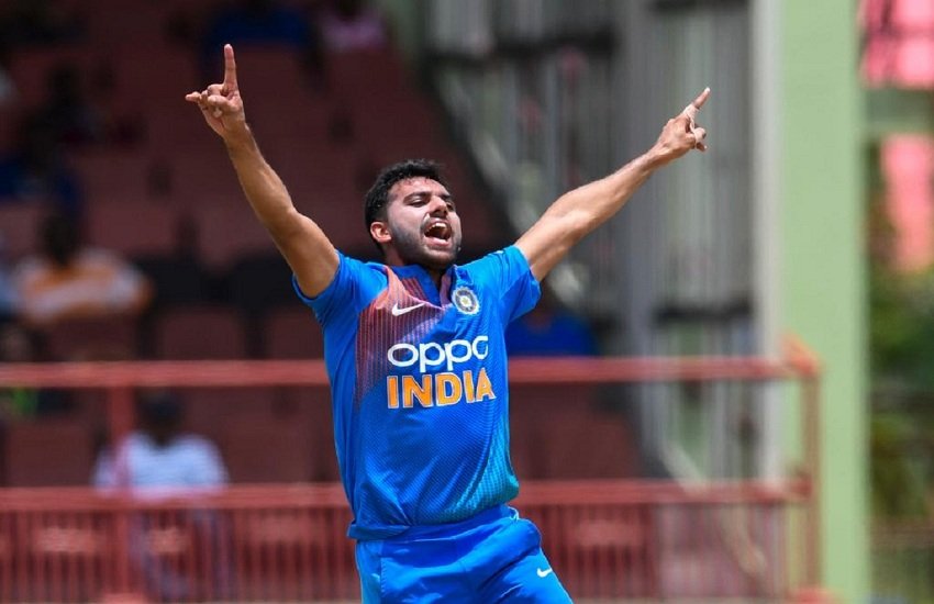 Ind vs Ban: भारतीय तेज गेंदबाज दीपक चहर ने लगाई हैट्रिक। (pc-twitter/ICC)