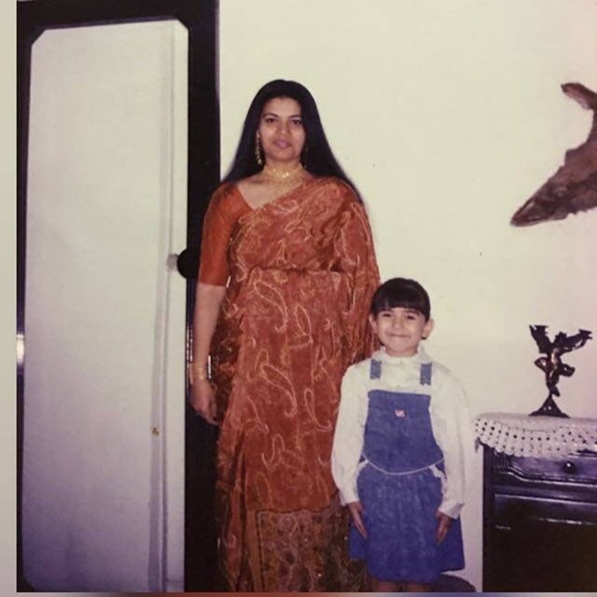 अपनी मां के साथ हंसिका।(Photo: Hansika Motwani/Instagram)