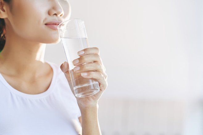 Weight Loss Tips: वजन घटाना अब हो सकता है आसान, खाली पेट पिएं गर्म पानी