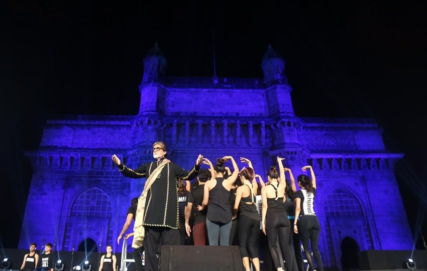 इस साल 26/11 के सर्वाइवर्स का इंटरव्यू लेते दिखेंगे अभिनेता विकी कौशल और एक्ट्रेस राधिका आप्टे।