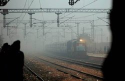 INDIAN RAILWAYS यात्रियों के लिए खुशखबरी, कोहरे की देरी से बचाने के लिए SMS Alert Service