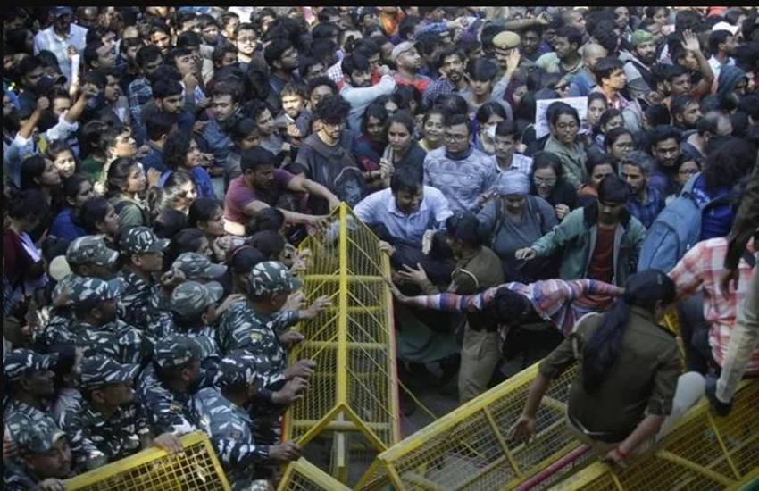 jnu protest, jnu protest news, jnu news, JNU violence, JNU vs Delhi police, Delhi news, Delhi city news, jnu fee hike protest, Delhi Police at JNU, JNU News, jnu protest today jnu protest, jnu protest news, jnu news, JNU violence, JNU vs Delhi police, Delhi news, Delhi city news, jnu fee hike protest, Delhi Police at JNU, JNU News, jnu protest today