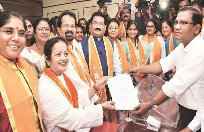 महाराष्ट्र के साथ मुंबई की सत्ता से भी बाहर हुई बीजेपी, शिवसेना का हुआ कब्जा