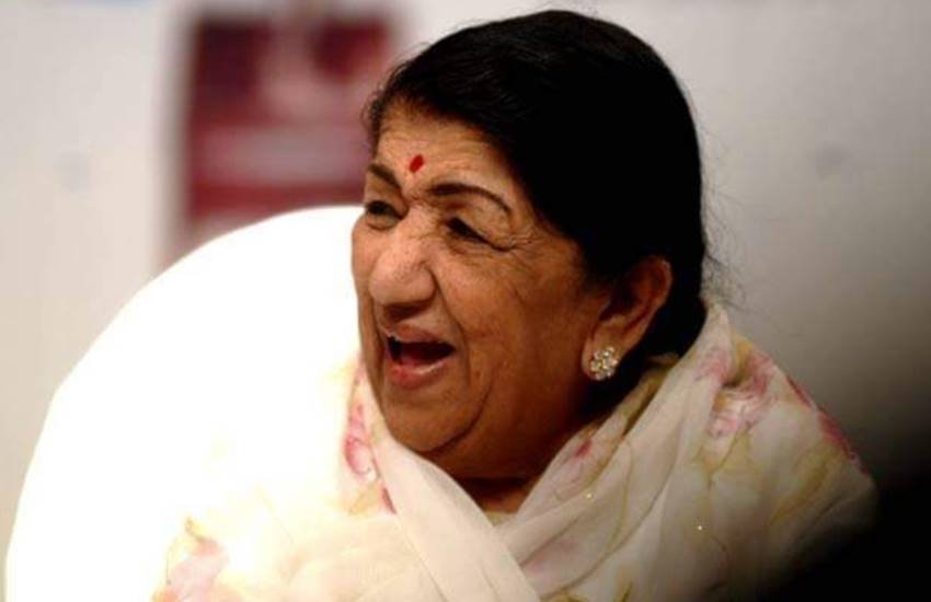Lata Mangeshkar health update, lata mangeshkar health news, lata mangeshkar, lata mangeshkar latest news, lata mangeshkar news, lata mangeshkar health, lata mangeshkar health news, lata mangeshkar latest news today, lata mangeshkar mumbai, lata mangeshkar mumbai hospital, lata mangeshkar today news, Lata Mangeshkar Still In Hospital, Lata Mangeshkar Information By Madhur Bhandarkar, Madhur Bhandarkar Tweeted About Lata Mangeshkar, Lata Mangeshkar Legend Singer Health Update, entertainment news, Bollywood news, Television news