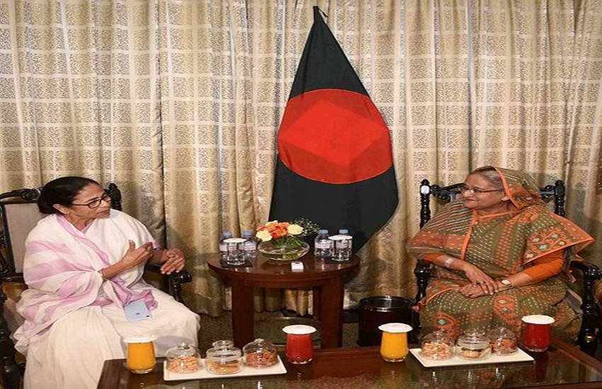 पश्चिम बंगाल की सीएम ममता बनर्जी और बांग्लादेश की प्रधानमंत्री शेख हसीना। (फोटो सोर्स: PTI)
