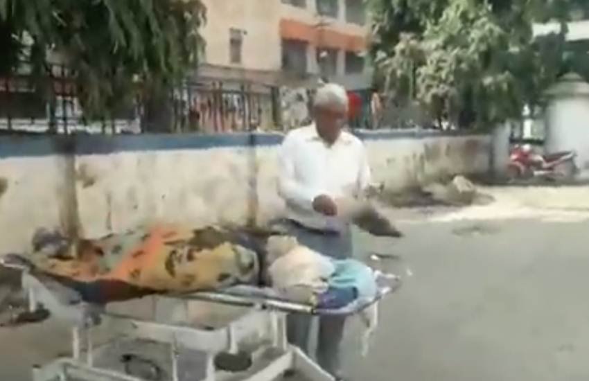 Vashisth Narayan Singh, Mathematician, Funeral, State Honour, Bihar, Nitish Kumar, JDU-NDA, State News, Bihar News, News 18 India, India News, Hindi News, National News, Jansatta News, वशिष्ठ नारायण सिंह, गणितज्ञ, बिहार, पटना, नीतीश कुमार सरकार, जेडीयू-बीजेपी, एनडीए, न्यूज 18 इंडिया, पीएमसीएच, बिहार समाचार, हिंदी समाचार, जनसत्ता समाचार