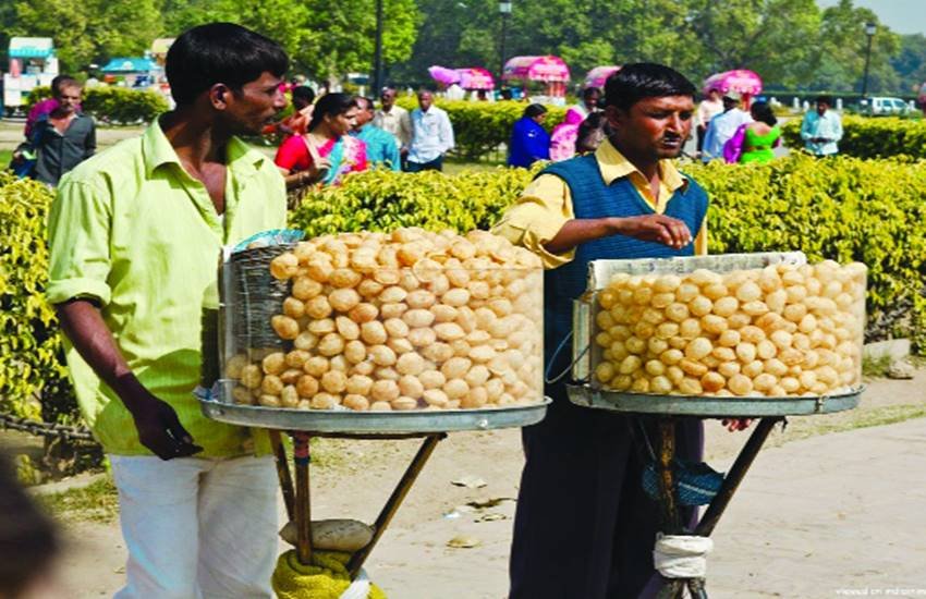 मेले के दौरान उनकी कुछ अच्छी आमदनी हो जाती है।