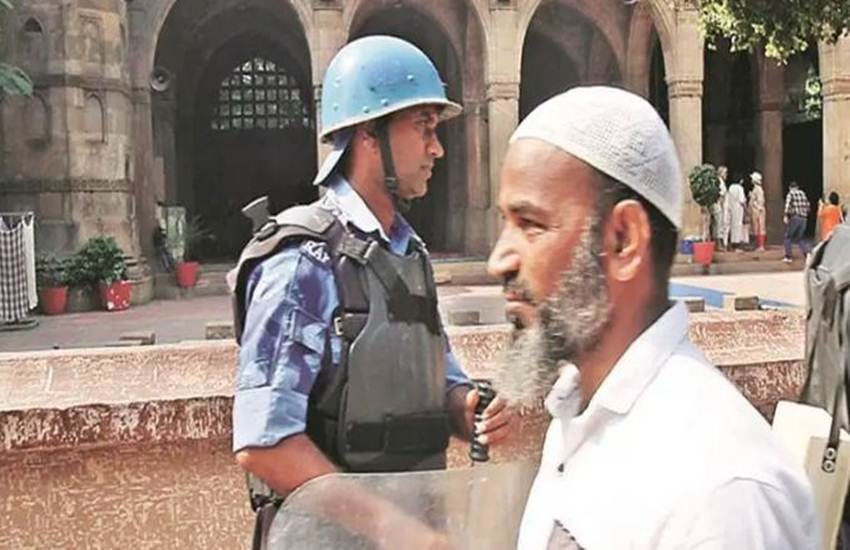 अयोध्या मामले में फैसला आने से पहले ही नरोदा पाटिया के अधिकांश मुस्लिम परिवार अपने रिश्तेदारों के यहां चले गए। (Express Photo by Javed Raja)
