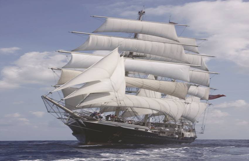  जहाजों में अचल प्रकाश लैंप लगे होते हैं