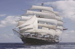 लहरों पर तैरती रोशनी