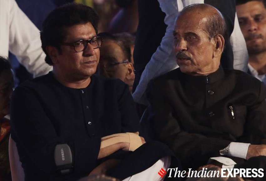 एमएनएस चीफ राज ठाकरे और मनोहर जोशी भी शपथ ग्रहण में मौजूद थे। (Express photo: Pradip Das)