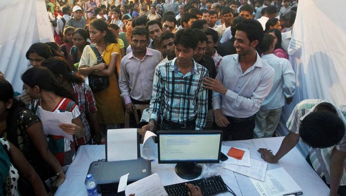 MBA, BTech और अन्य पोस्ट ग्रेजुएट डिग्री धारक 5 लाख युवाओं ने किया Group D की 166 भर्तियों के लिए आवेदन