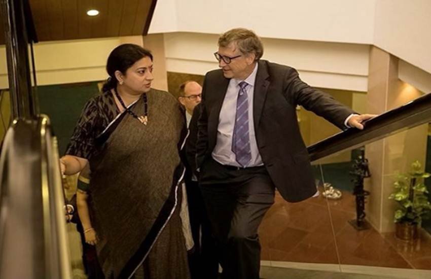 Smriti Irani, Ekta Kapoor , Ekta Kapoor laughing on Smriti Irani, Union Minister of Women and Child Development Minister, SMRITI IRANI, Smriti Irani cracks hilarious joke next to Bill Gates, Smriti Irani about didn't complete studies, entertainment news, bollywood news, television news