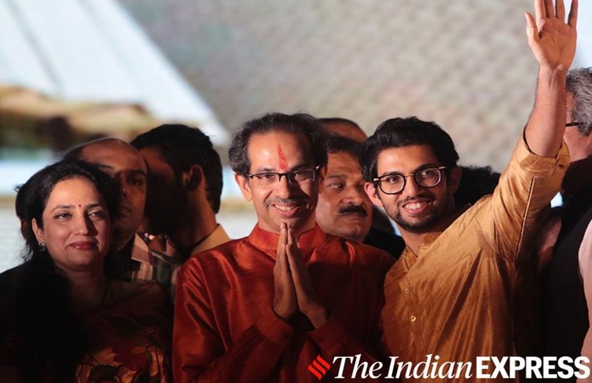 59 वर्षीय उद्धव ठाकरे शिवसेना के तीसरे और ठाकरे परिवार के पहले ऐसे शख्स हैं जो सीएम की कुर्सी तक पहुंचा है। शपथ लेने के बाद उद्धव कई बार भावुक चेहरे और होठों पर मुस्कुराहट के साथ नजर आए। (Express photo: Prashant Nadkar)