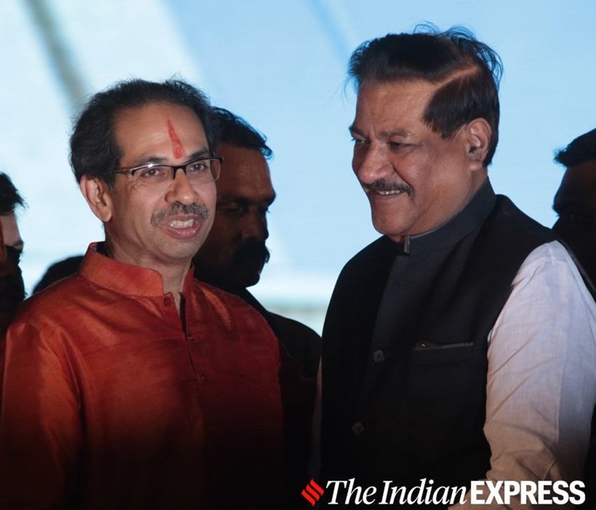 उद्धव ठाकरे के शपथ ग्रहण में पहुंचने वाले प्रमुख नेताओं में शरद पवार, अशोक च्ह्वाण, अहमद पटेल, मल्लिकार्जुन खड़गे, एमपी के सीएम कमलनाथ, डीएमके लीडर स्टालिन शामिल रहे।