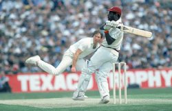 VIDEO: जब गोरे बॉलर के छेड़ने पर रिचर्ड्स ने जड़ा इतनी जोर का शॉट, गेंद खो गई थी नदी में