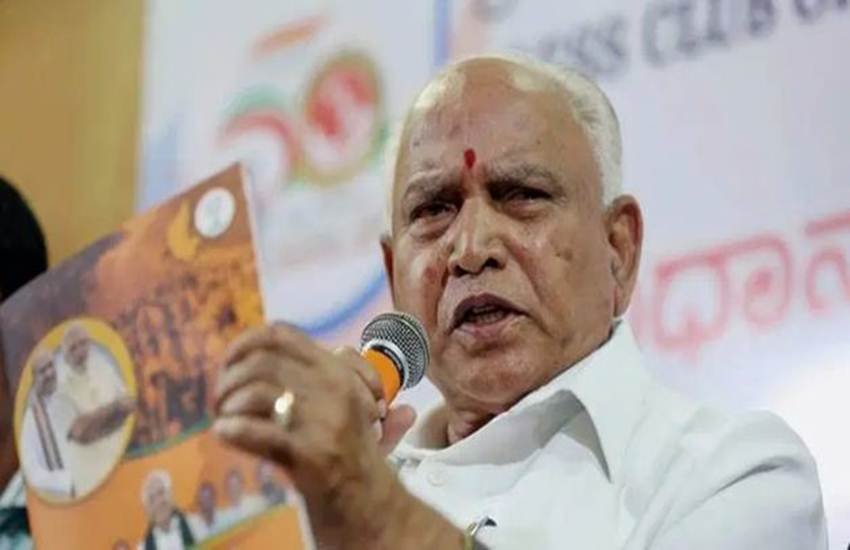 अयोग्य घोषित विधायक का दावा है कि बीजेपी को समर्थन देने के लिए येदियुरप्पा ने उन्हें घर बुलाया था और निर्वाचन क्षेत्र के विकास के लिए 1000 करोड़ रुपये देने की पेशकश की थी। (फाइल फोटो सोर्स: द इंडियन एक्सप्रेस) 