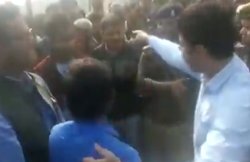 Amethi DM की बदसलूकी कैमरे में कैद, शिकायत करने पहुंचा मृतक का भाई तो कॉलर पकड़ दिया धक्का; Video वायरल