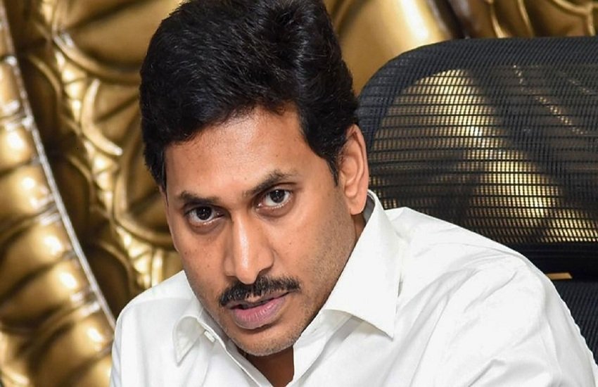 आंध्र प्रदेश सरकार ने पूर्व राष्‍ट्रपति एपीजे अब्‍दुल कलाम के नाम पर दिये जाने वाले अवार्ड का नाम बदला। (PTI Photo)
