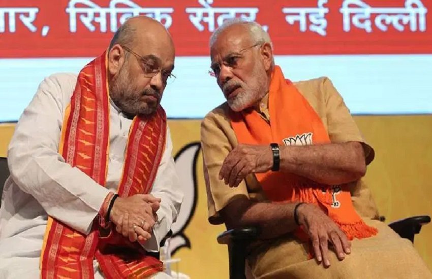 पीएम मोदी के साथ गृहमंत्री अमित शाह, फोटो सोर्स - इंडियन एक्सप्रेस
