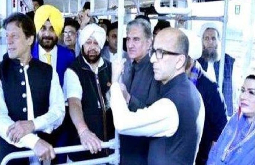 पंजाब सीएम अमरिंदर सिंह पाक पीएम इमरान खान के साथ बस में सफर करते हुए, फोटो सोर्स- इंडियन एक्सप्रेस