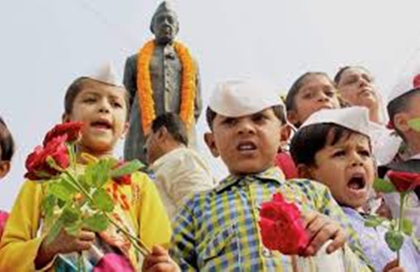 बाल दिवस पर सजे बच्चे, प्रतीकात्मक तस्वीर (फोटो सोर्स -इंडियन एक्सप्रेस)
