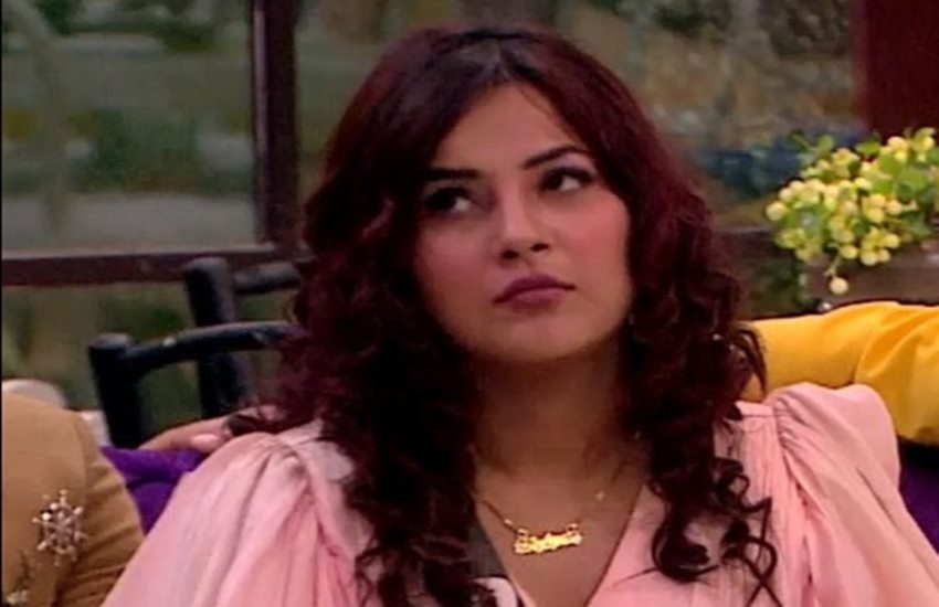 Bigg Boss, Sidharth Shukla, Rashmi Desai, Bigg Boss 13, Bigg Boss 13 Reality Show, रश्मि-सिद्धार्थ रोमांस, बिग बॉस, BB13, Rashmi and Siddharth Shukla Hot Chemistry, Rashmi and Siddharth in the BB13 house, Rashmi Siddharth from bed room to swimming pool, sizzling romance sequence rashmi siddharth, entertainment news, bollywood news, television news, jansatta bollywood news