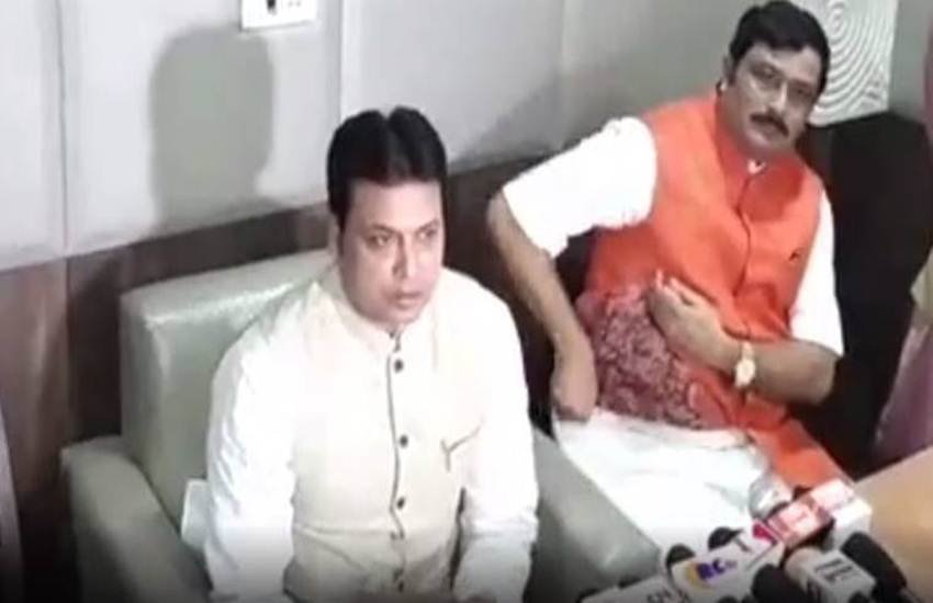त्रिपुरा के मुख्यमंत्री बिप्लब देब का एक वीडियो क्लिप वायरल हो रहा है। (फोटो सोर्स: द इंडियन एक्सप्रेस)
