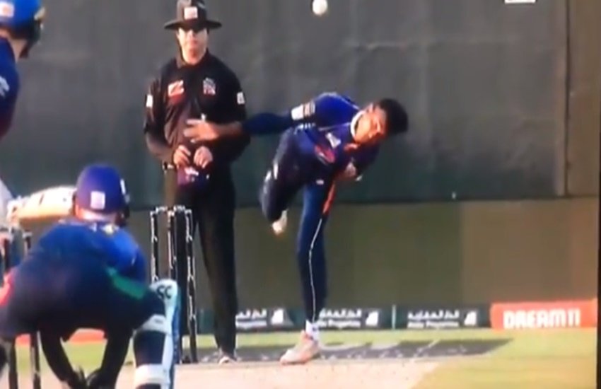 गेंदबाजी के दौरान कोथिगोडा। (फोटो सोर्स- स्क्रीनशॉट) गेंदबाजी के दौरान कोथिगोडा। (फोटो सोर्स- स्क्रीनशॉट)