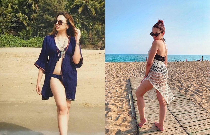 कलर्स टीवी के रियालिटी शो बिग बॉस 10 में नजर आ चुकीं नितिभा कौल इन दिनों चर्चा में हैं। नितिभा अपनी बिकिनी फोटोज के कारण सोशल मीडिया में छाई हुई हैं। वह आए दिन बिकिनी या मोनोकिनी में अपनी तस्वीरें शेयर करती रहती हैं। हाल ही में उन्होंने एक बार फिर से इंस्टाग्राम पर अपनी बिकिनी में तस्वीरें शेयर की हैं। नितिभा की ये तस्वीरें वायरल हो रही हैं।( All Pics: Nitibha Kaul Instagram)