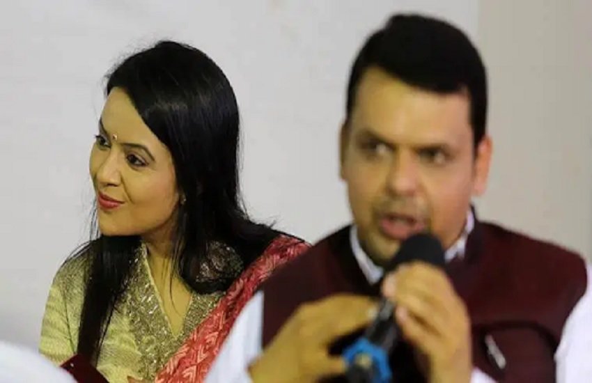 पत्नी अमृता के साथ महाराष्ट्र सीएम देवेंद्र फडणवीस, फोटो सोर्स- इंडियन एक्सप्रेस