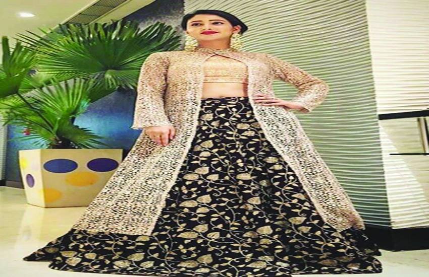 बाजार में वॉन पीस ड्रेसों की भरमार है। बाजार में वॉन पीस ड्रेसों की भरमार है।