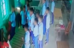 महिला टीचर ने डांटा तो भड़के गांधी सेवा निकेतन के छात्र, बैग फेंककर मारे थप्पड़ और दीं गालियां, फिर कुर्सी से जमकर पीटा