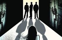 13 साल की प्रेग्नेंट लड़की को बंधक बना 6 लोगों ने किया गैंगरेप, छत से लगाई छलांग