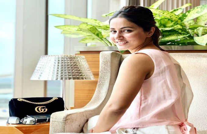 बिग बॉस की एक्स कंटेस्टेंट हिना खान अब बनेंगी फैशन मैगजीन की एडिटर! वायरल हुई सेट की फोटो