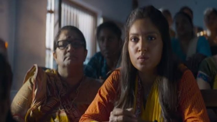 आयुष्मान खुराना और भूमि पेडनेकर स्टारर बाला को लेकर लोगों में काफी क्रेज है। यह फिल्म पुरुषों में समय से पहले गंजेपन की समस्या पर बेस्ड है। आयुष्मान खुराना पहली बार बाल्ड लुक में नजर आ रहे हैं। वहीं इस फिल्म में एक्ट्रेस भूमि पेडनेकर ने भी डी ग्लैम लुक कैरी किया है। किरदार की डिमांड के हिसाब से भूमि को डार्क कॉम्प्लेक्शन का दिखाया गया है। भूमि के इस लुक की काफी चर्चा हो रही है। वैसे आपको बता दें कि हाल के सालों में तमाम स्टार्स ने फिल्मों के लिए डार्क कॉम्प्लेक्शन लुक को चुना है।