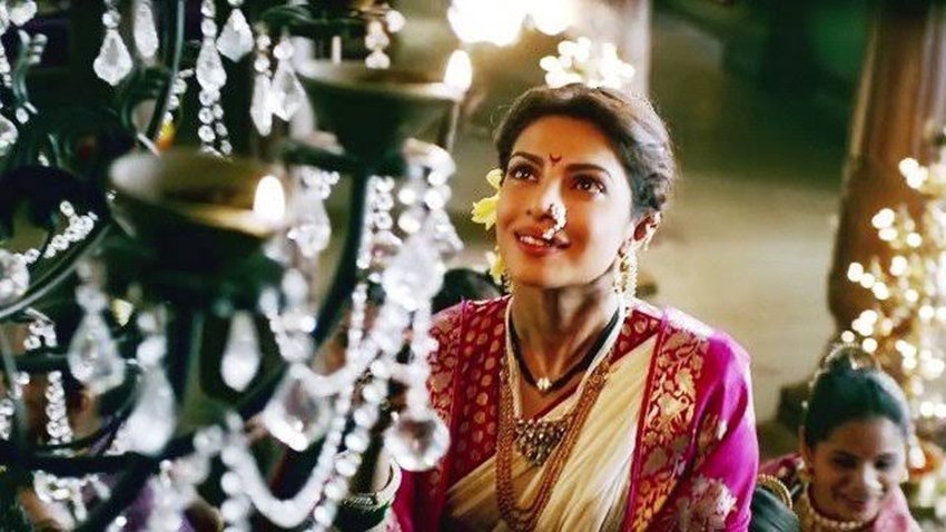 साल 2015 में संजय लीला भंसाली की फिल्म बाजीराव मस्तानी में काशी बाई का किरदार निभा प्रियंका चोपड़ा ने भी दर्शकों का भरपूर प्यार पाया।