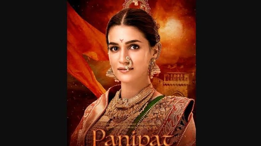 आशुतोष गोवारिकर की फिल्म पानीपत का ट्रेलर रिलीज हो चुका है। फिल्म में अर्जुन कपूर, संजय दत्त और कृति सेनन मुख्य भूमिका में हैं। ऐतिहासिक स्टोरी पर बेस्ड इस पीरियड फिल्म में संजय दत्त अहमद शाह अब्दाली और अर्जुन कपूर सदाशिव राव बने हैं तो वहीं कृति पार्वती बाई के किरदार में नजर आएंगी। कृति का किरदार काफी पसंद किया जा रहा है। ट्रेलर रिलीज के बाद से ही सोशल मीडिया में कृति के किरदार की खूब चर्चा हो रही है। इससे पहले भी बॉलीवुड एक्ट्रेसेज ने पर्दे पर ऐतिहासिक किरदार निभा लोगों की खूब तालियां बटोरी थीं। आइए डालते हैं इन अभिनेत्रियों द्वारा निभाए ऐसे ही कुछ ऐतिहासिक किरदारों पर एक नजर: