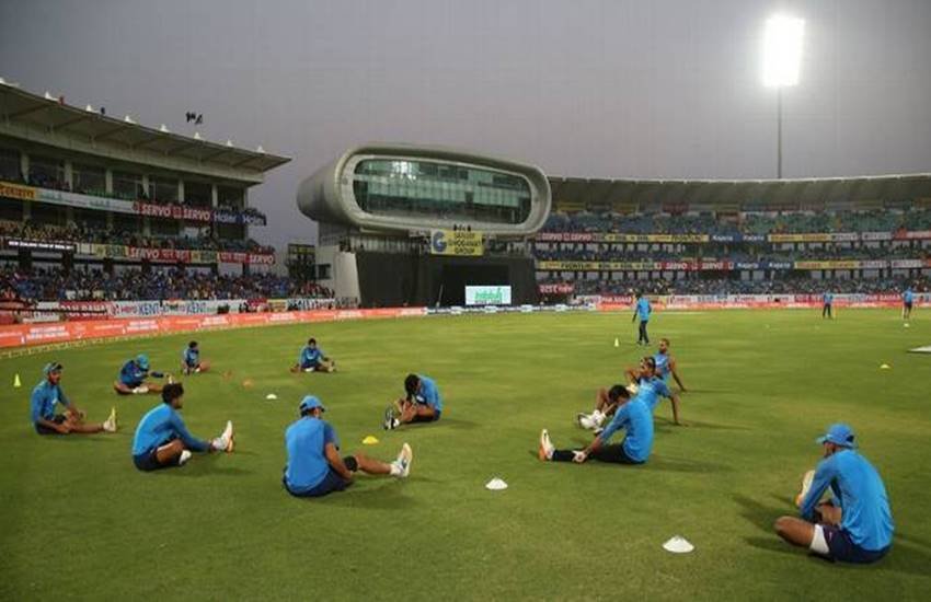 भारतीय मौसम विभाग की नवीनतम भविष्यवाणी के अनुसार ‘महा’ पोरबंदर और दीव के बीच गुरुवार तड़के ‘चक्रवातीय तूफान’ के रूप में गुजरात के तट से टकराएगा। इसी शहर में है भारत और बंग्लादेश का मुकाबला। 