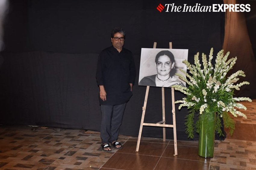 मशहूर फिल्मकार विशाल भारद्वाज भी शौकत कैफी की प्रार्थना सभा में पहुंचे।