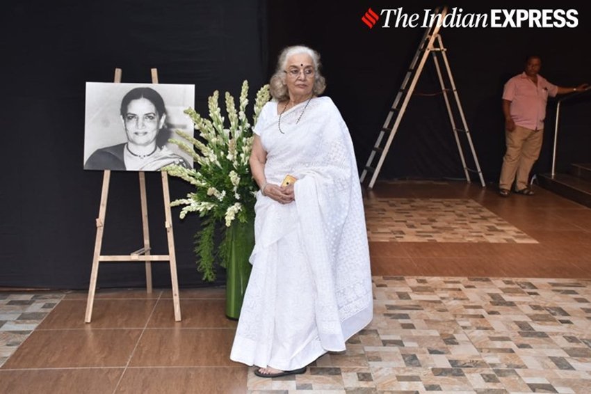 अपने जमाने की मशहूर अदाकार आशा पारेख ने शौकत कैफी को श्रद्धांजलि दी।