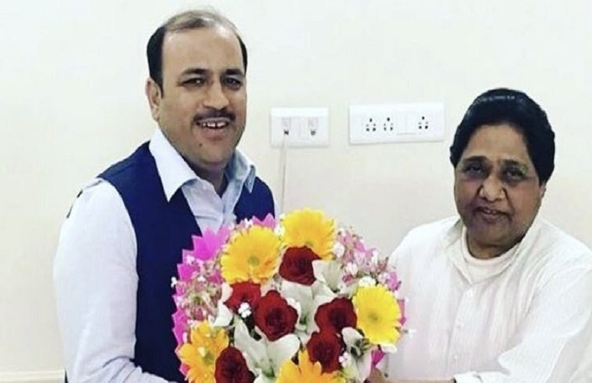 बीएसपी प्रमुख मायावती के साथ सांसद दानिश अली, फोटो सोर्स- इंडियन एक्सप्रेस