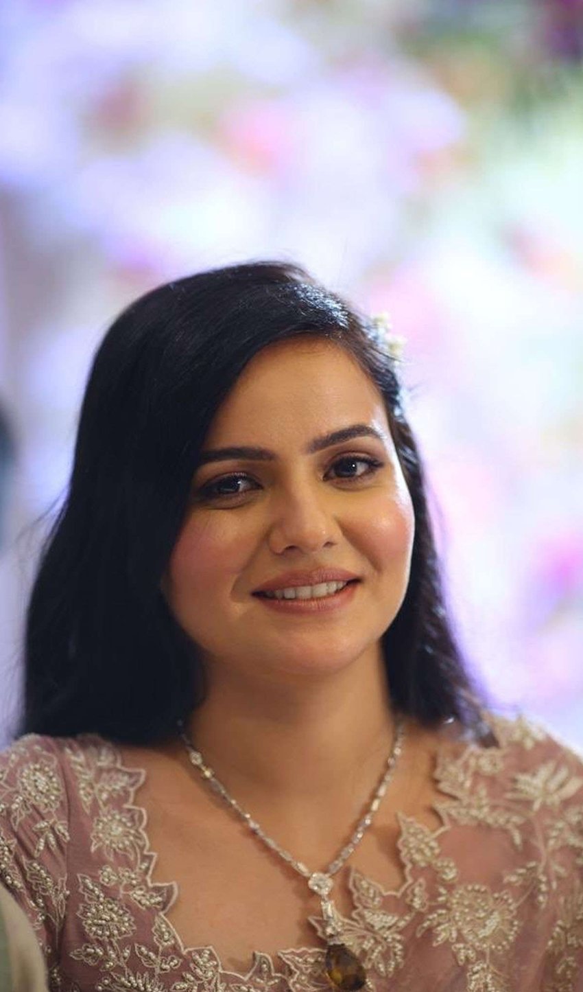 कंगना रनौत की भाभी रितु पेशे से डॉक्टर हैं।