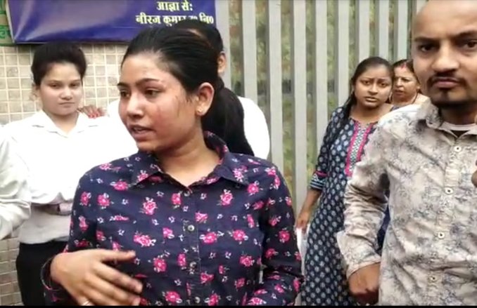 Jawed Habib के हेयर सैलून में युवती का हंगामा, कहा- फेशियल के दौरान बिगड़ा चेहरा, मैनेजर ने दी जान से मारने की धमकी