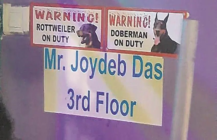 कोलकाता पुलिस के ऊपर चोदे डॉग्स 
फोटो- इंडियन एक्सप्रेस 