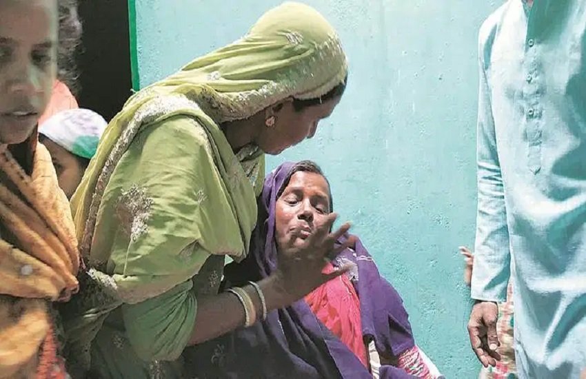 मुबारक का परिवार, फोटो सोर्स - इंडियन एक्सप्रेस