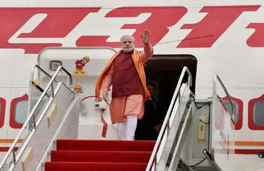 बीते तीन साल में मोदी के विदेश दौरों के लिए चार्टर्ड उड़ानों पर 255 करोड़ रुपये से अधिक खर्च हुए। (indian express file) 