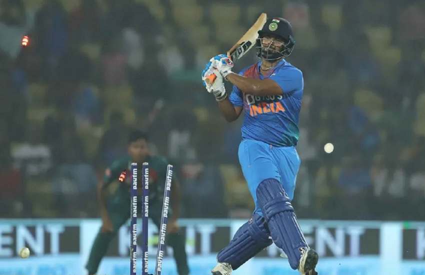 भारतीय विकेटकीपर बल्लेबाज ऋषभ पंत। (Credits – BCCI)